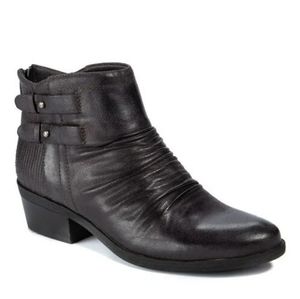 NWT Baretraps ladies boots size 9